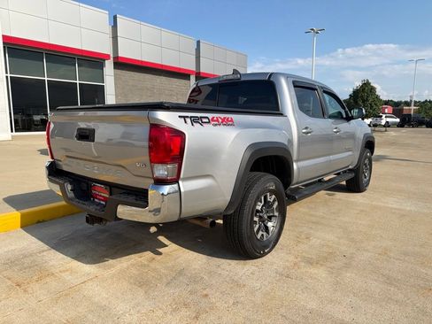 Used 2017 Toyota Tacoma TRD Off-Road w/ Tow Package (A/T) AWD/4WD image 9