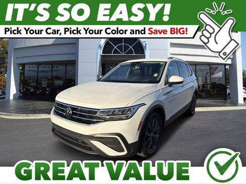 Used 2022 Volkswagen Tiguan SE image 1