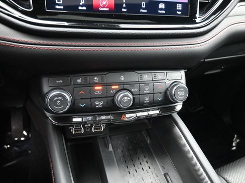 Used 2025 Dodge Durango R/T AWD/4WD image 17