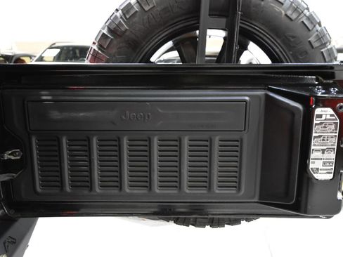 Used 2018 Jeep Wrangler Unlimited Rubicon image 53