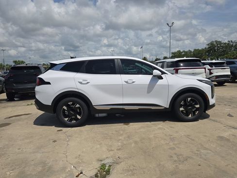 New 2026 Kia Sportage LX FWD image 9