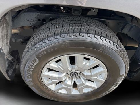 Used 2023 Nissan Frontier SV w/ SV Convenience Package image 27