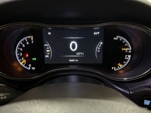 Used 2018 Jeep Grand Cherokee Laredo image 12