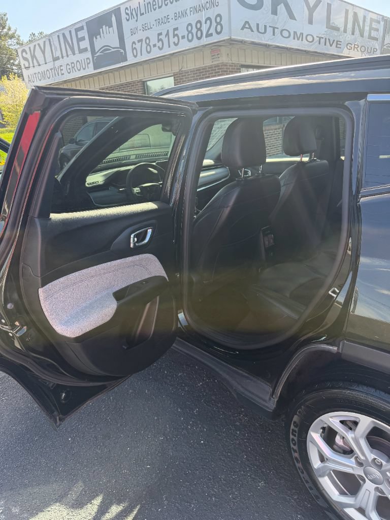 Used 2024 Jeep Compass Latitude AWD/4WD image 17