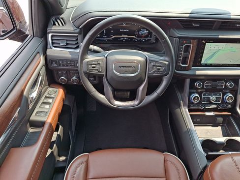 Used 2023 GMC Yukon Denali Ultimate AWD/4WD image 11