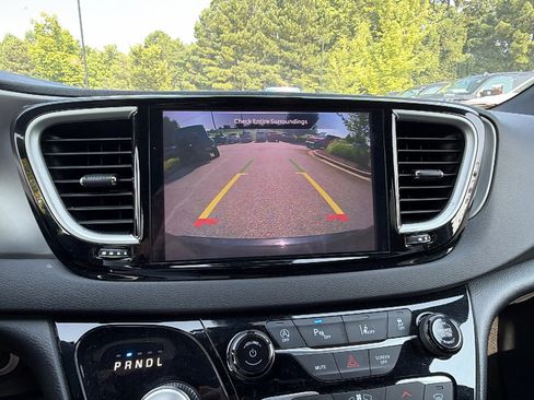Used 2025 Chrysler Pacifica Select FWD image 31