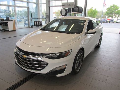Used 2024 Chevrolet Malibu LT image 3