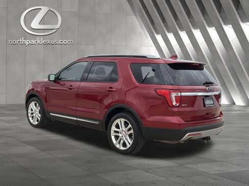 Used 2017 Ford Explorer XLT w/ Equipment Group 202A FWD image 2