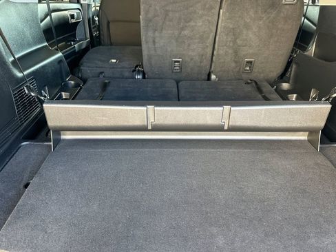 Used 2022 Ford Explorer XLT image 19