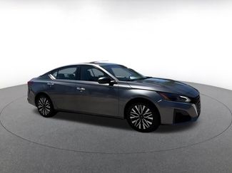 Used 2025 Nissan Altima 2.5 SV FWD video 2