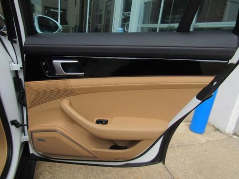 Used 2019 Porsche Panamera 4 image 23