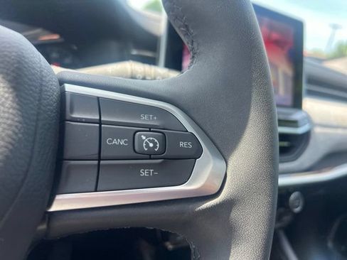Used 2023 Jeep Compass Latitude w/ Sun and Sound Group AWD/4WD image 19