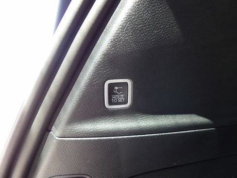New 2027 Chrysler Pacifica Select FWD image 9