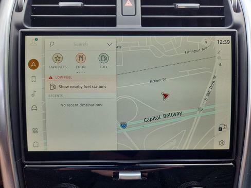 Used 2025 Land Rover Discovery S image 21