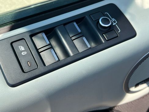 Used 2018 Land Rover Discovery HSE Luxury AWD/4WD image 19