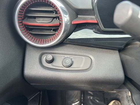 Used 2024 Chevrolet Trax RS w/ Sunroof Package image 19