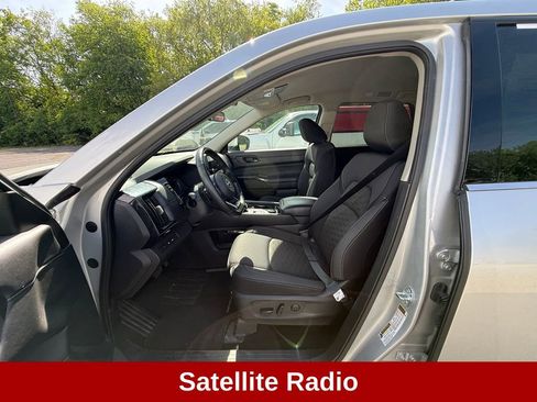 Used 2025 Nissan Pathfinder SV AWD/4WD image 13