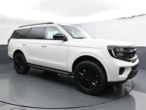 New 2025 Ford Expedition Active image 3