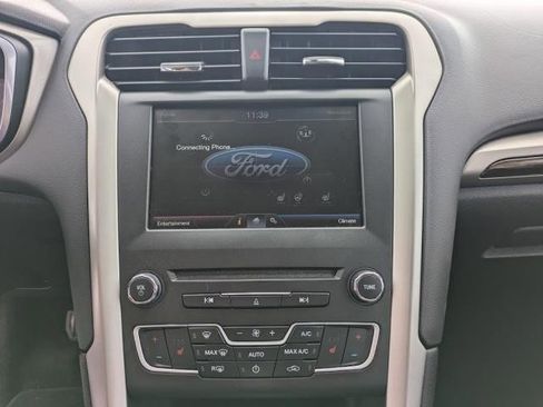 Used 2016 Ford Fusion SE w/ Equipment Group 202A image 10