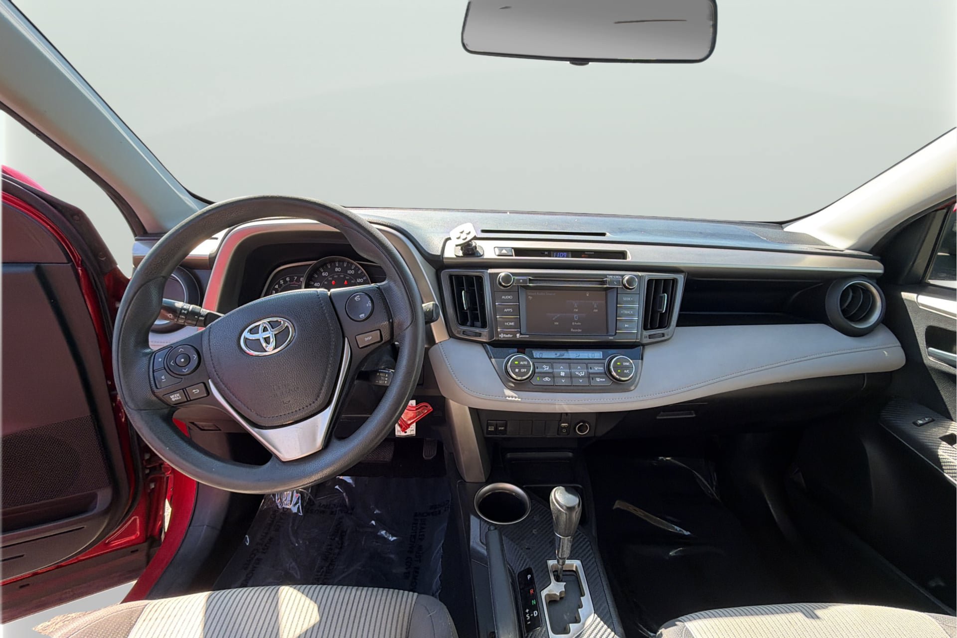 Used 2015 Toyota RAV4 XLE FWD image 31