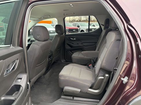 Used 2018 Chevrolet Traverse LT image 13