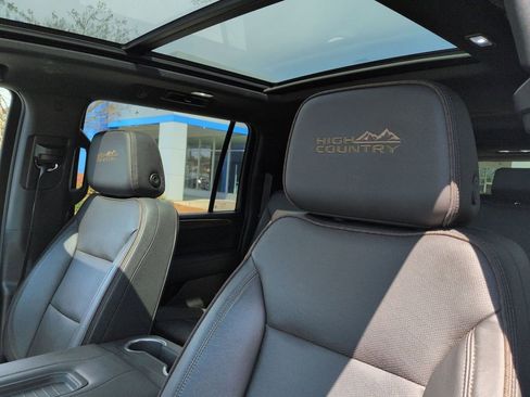 Used 2023 Chevrolet Suburban High Country AWD/4WD image 15