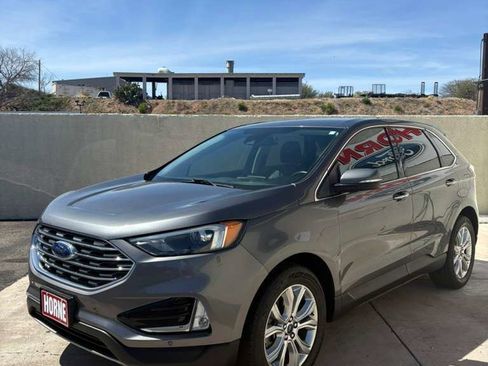 Used 2022 Ford Edge Titanium image 3