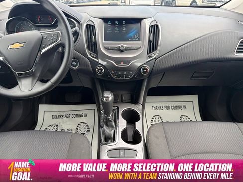 Used 2018 Chevrolet Cruze LT w/ Convenience Package FWD image 15