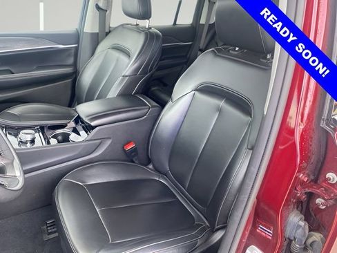 Used 2023 Jeep Grand Cherokee Limited AWD/4WD image 9