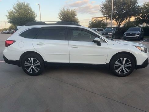 Used 2018 Subaru Outback 3.6R Limited AWD/4WD image 2