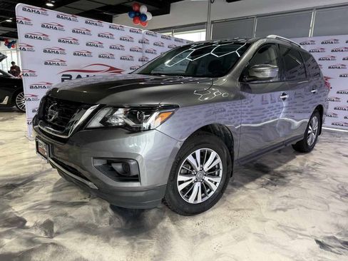 Used 2020 Nissan Pathfinder S image 2