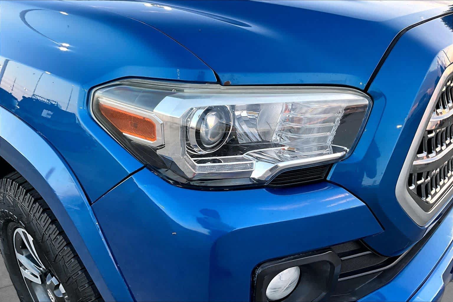 Used 2017 Toyota Tacoma TRD Sport w/ Tow Package RWD image 28