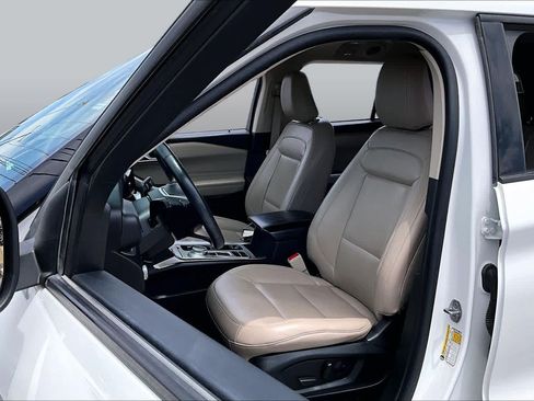 Used 2022 Ford Explorer XLT w/ Equipment Group 202A RWD image 8