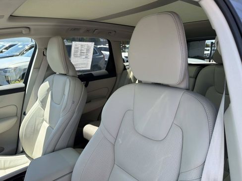 Certified 2023 Volvo XC60 T8 Ultimate w/ Climate Package AWD/4WD image 19