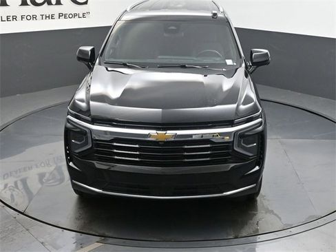 New 2025 Chevrolet Suburban LS image 38
