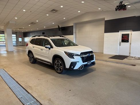 Used 2023 Subaru Ascent Touring AWD/4WD image 1