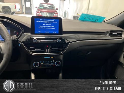 Used 2025 Ford Escape ST-Line Select AWD/4WD image 12
