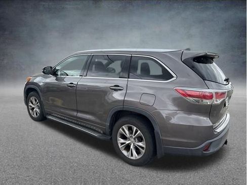 Used 2015 Toyota Highlander XLE FWD image 3