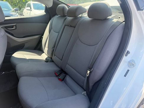 Used 2014 Hyundai Elantra SE FWD image 17