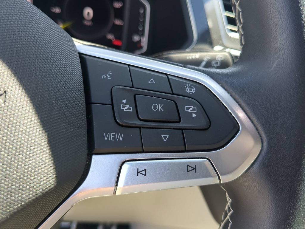 Certified 2023 Volkswagen Tiguan SEL R-Line AWD/4WD image 32