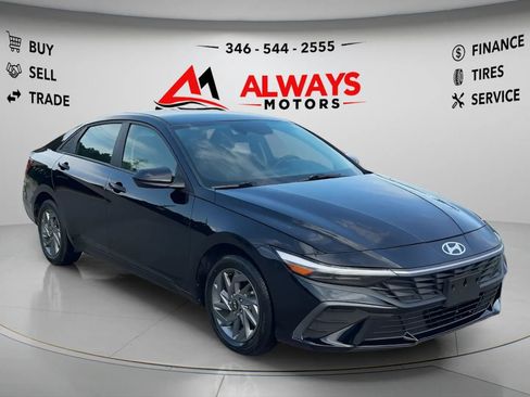 Used 2024 Hyundai Elantra Blue FWD image 3