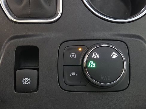 Used 2023 Chevrolet Traverse LT w/ Midnight/Sport Edition image 26