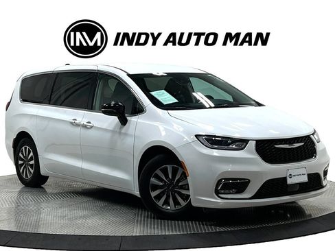 Used 2024 Chrysler Pacifica Limited FWD image 2