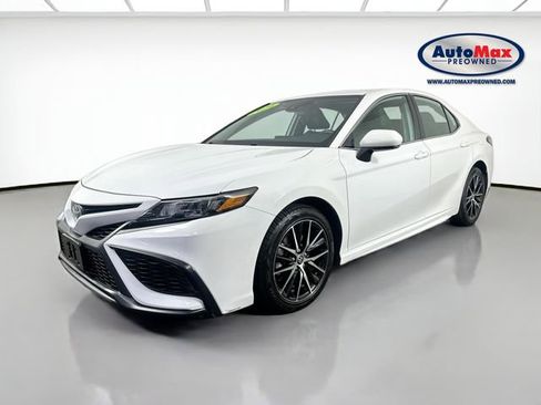Used 2024 Toyota Camry SE FWD image 4
