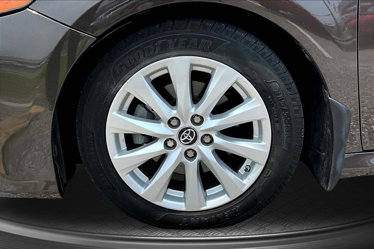 Used 2019 Toyota Camry LE FWD image 29