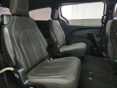Used 2018 Chrysler Pacifica Touring Plus w/ S Appearance Package FWD image 29