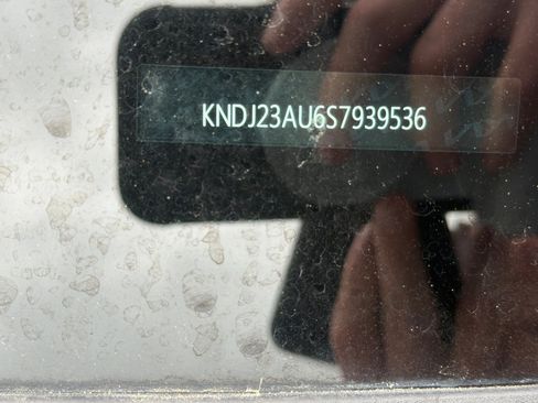 Used 2025 Kia Soul LX w/ LX Technology Package image 3