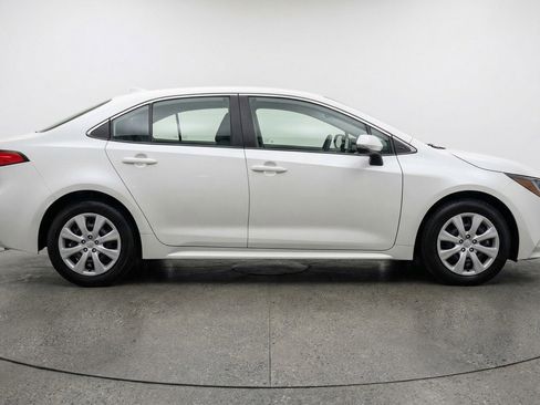 Used 2025 Toyota Corolla LE image 11