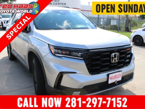 Used 2025 Honda Pilot TrailSport image 1