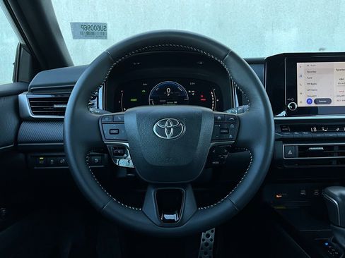 Used 2025 Toyota Camry SE image 30